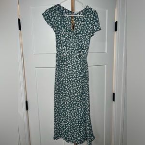 Real and white Sun dress with button and key hole detail